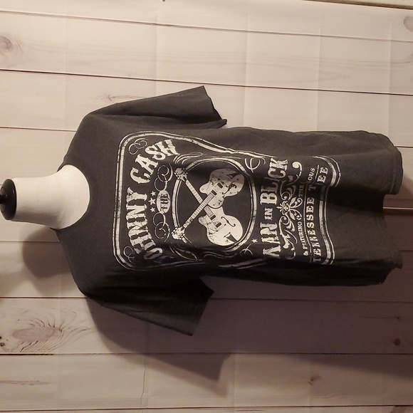 Johnny Cash "The Man in Black" T-shirt with Guitar Design - Picture 2 of 6
